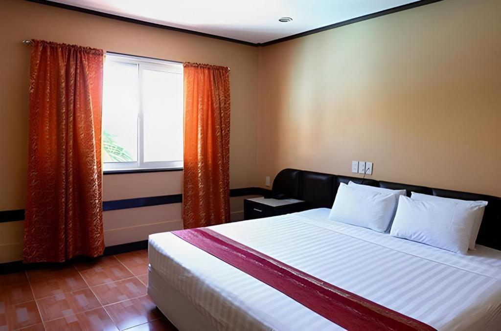 סבו Holiday Spa Hotel מראה חיצוני תמונה