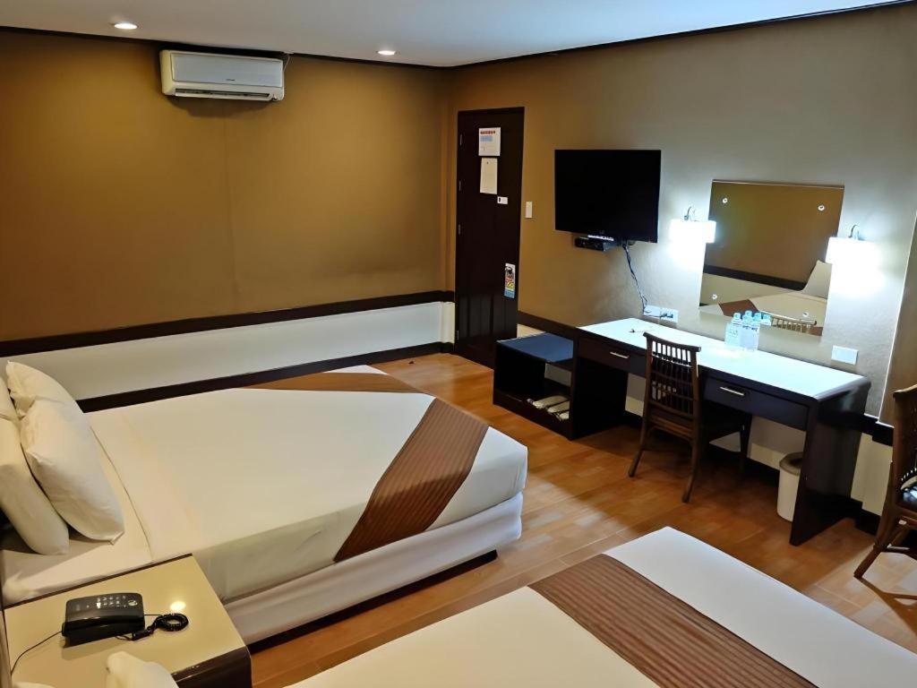 סבו Holiday Spa Hotel מראה חיצוני תמונה