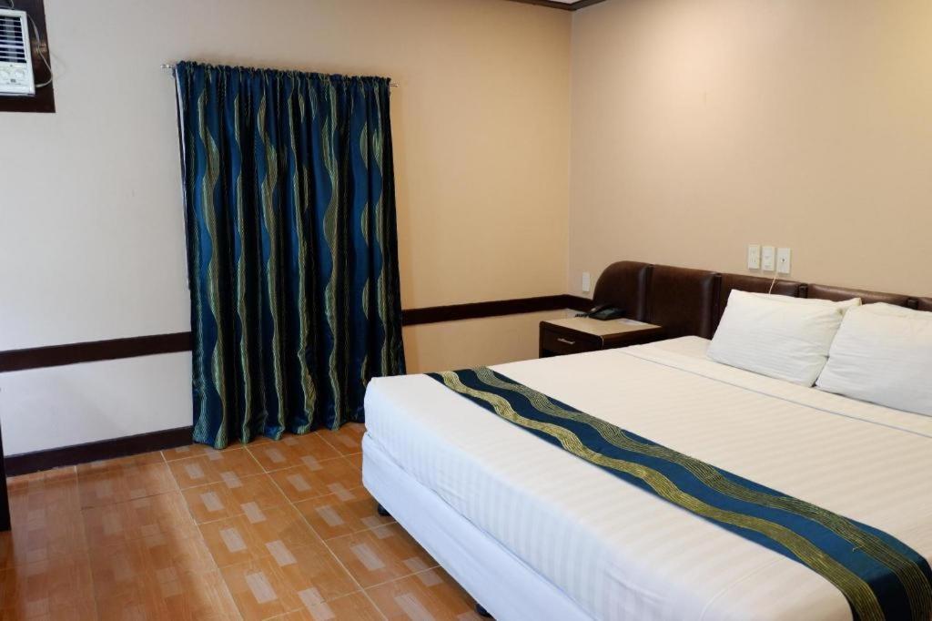 סבו Holiday Spa Hotel מראה חיצוני תמונה