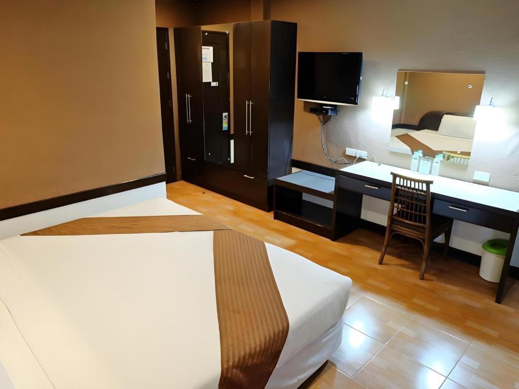 סבו Holiday Spa Hotel מראה חיצוני תמונה
