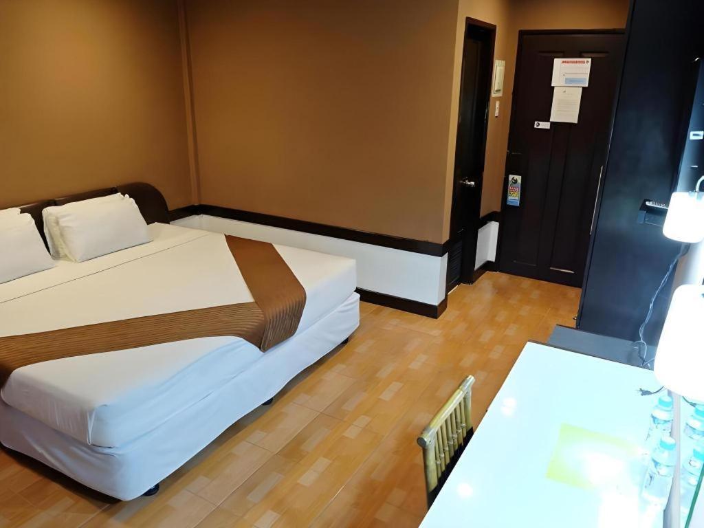 סבו Holiday Spa Hotel מראה חיצוני תמונה