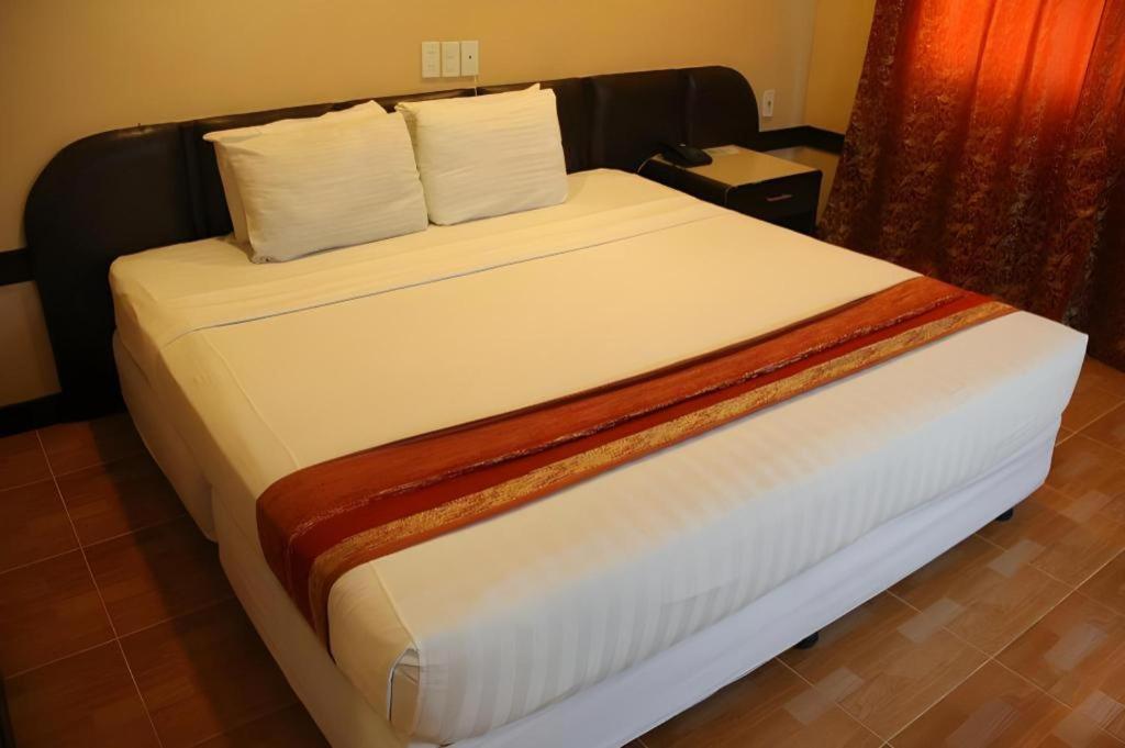 סבו Holiday Spa Hotel מראה חיצוני תמונה