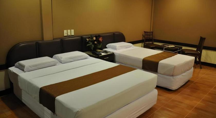 סבו Holiday Spa Hotel מראה חיצוני תמונה