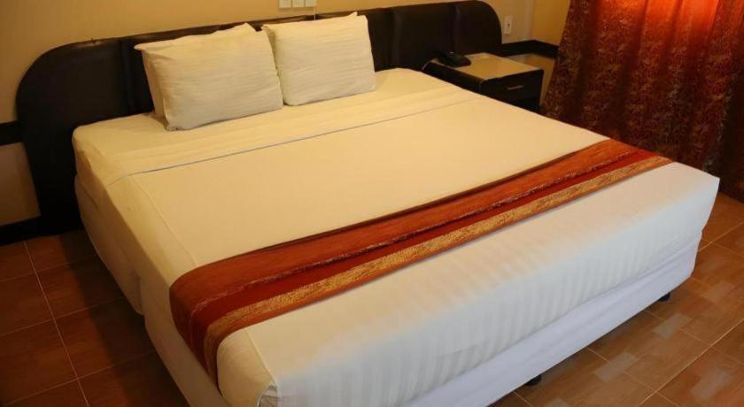 סבו Holiday Spa Hotel מראה חיצוני תמונה