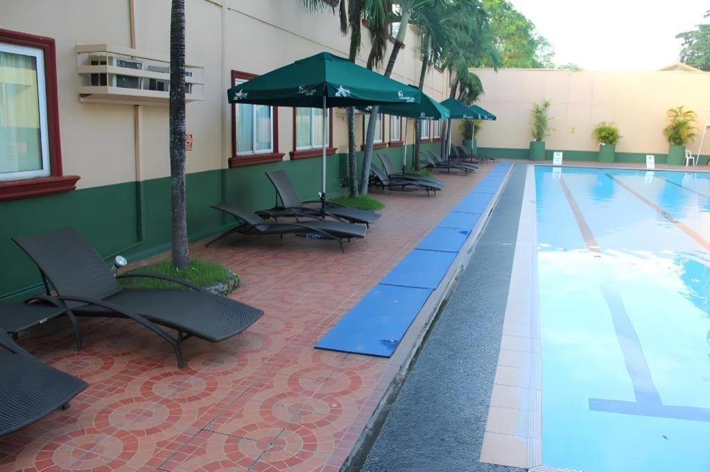 סבו Holiday Spa Hotel מראה חיצוני תמונה